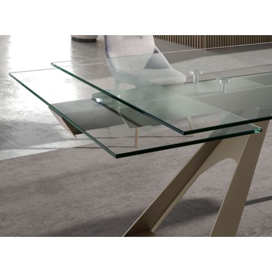 Dinning Table Plucky