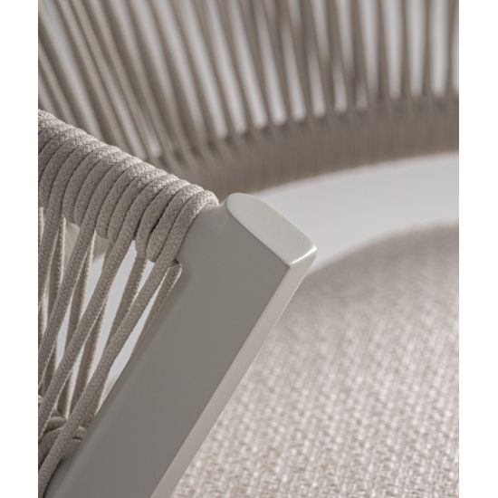 TEGNA CHAIR